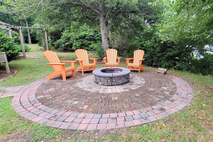 Bayfront Retreat w / Game Room + Outdoor Pool!
