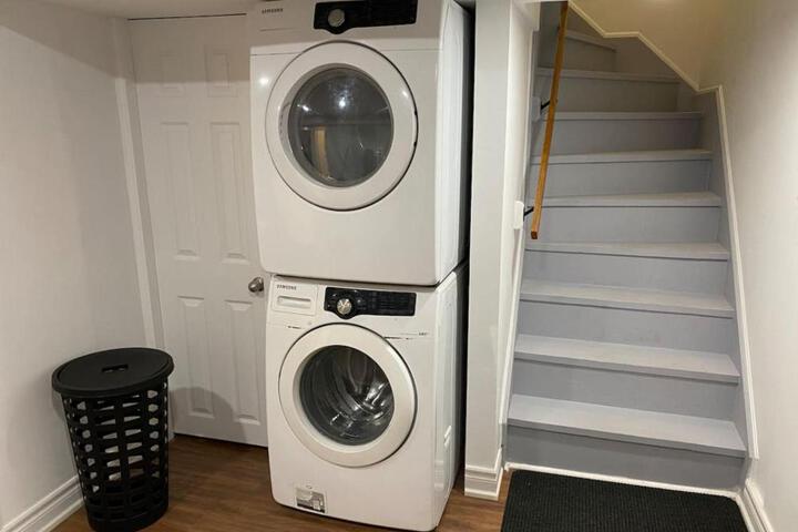 Adorable 3 Bedroom Apartment with Free Parking