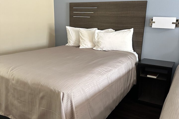 Express Inn & Suites