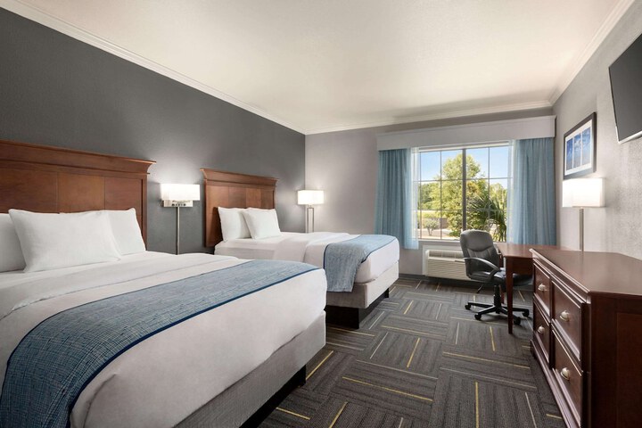 La Quinta Inn & Suites by Wyndham Dublin