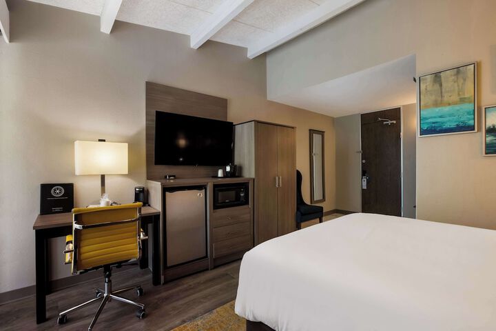 Room 27 of 41