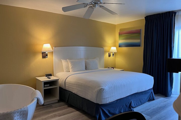 Room 12 of 38