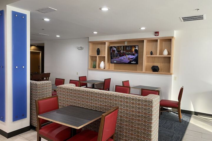 Holiday Inn Express Hotel & Suites Logansport by IHG
