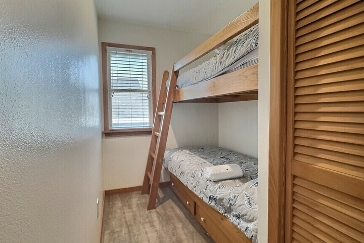 Room 32 of 74