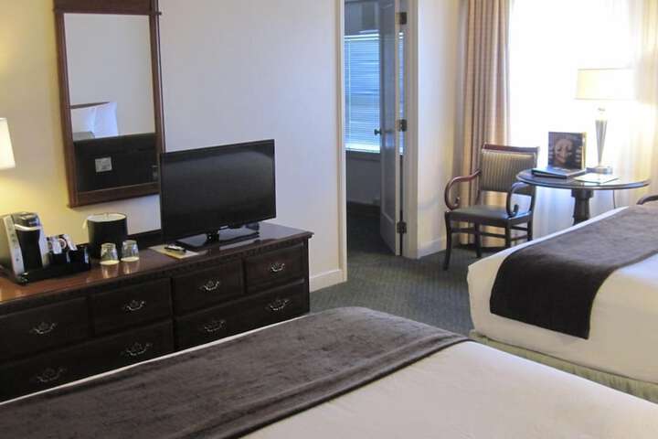 Room 10 of 32