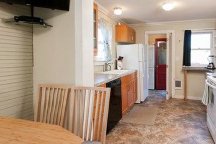 2BR Bay View Bungalow in Poulsbo by RedAwning