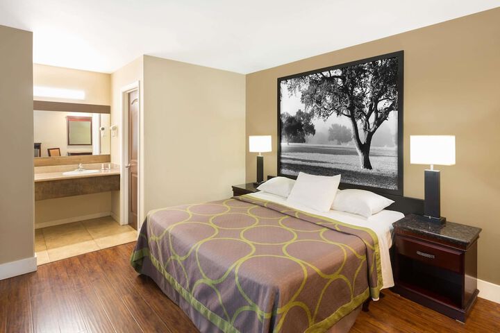 Room 11 of 15