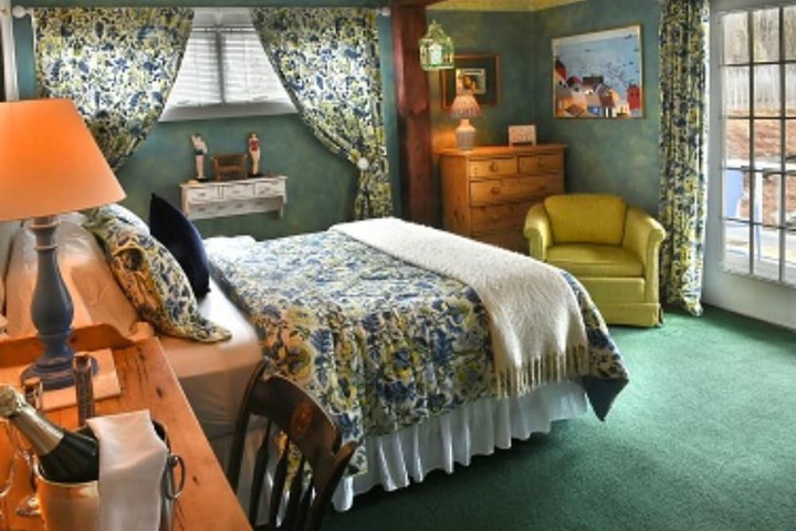 Room 56 of 148