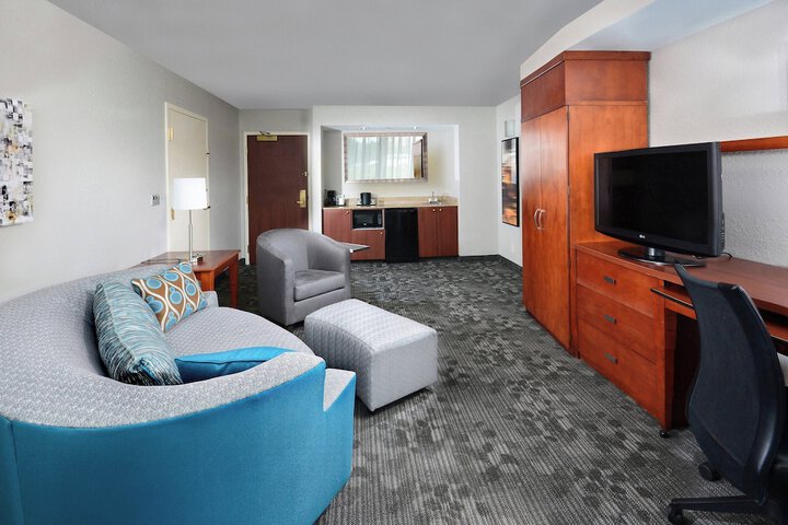 Room 16 of 38