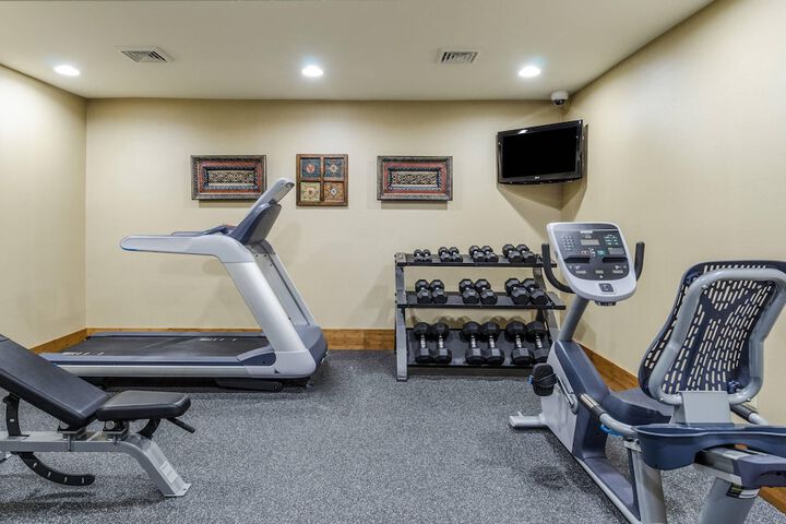 Comfort Inn & Suites West Springfield