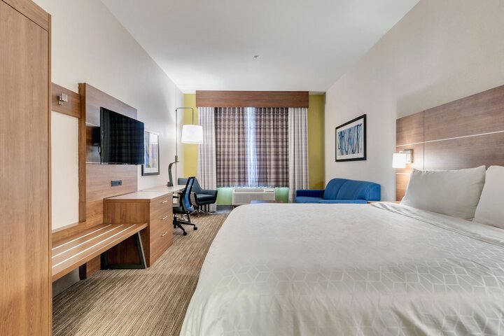 Room 14 of 37