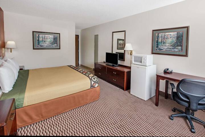 Room 14 of 18