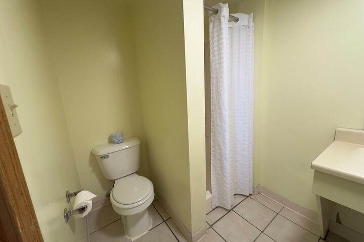 Room 6 of 25