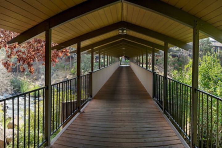 Riverhouse Lodge
