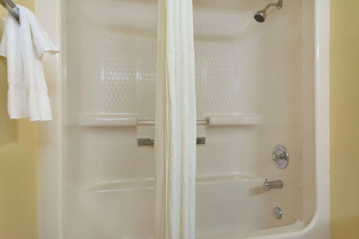 Room 8 of 17