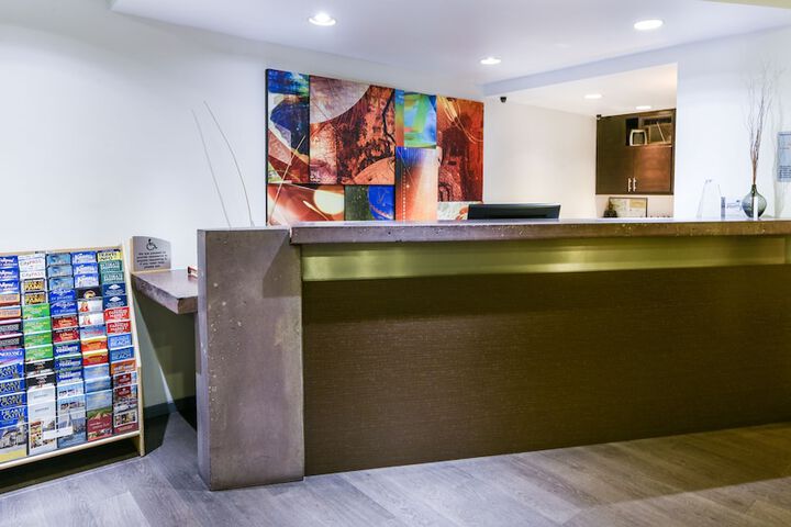 The Tangerine - a Burbank Hotel