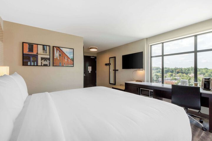 Room 19 of 38