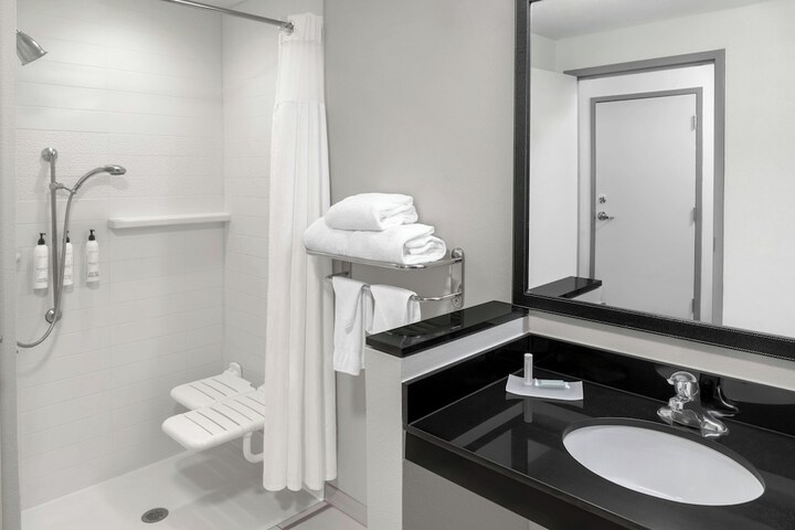 Fairfield Inn & Suites Calhoun