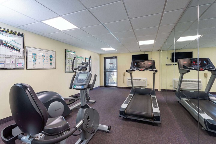 Ramada by Wyndham Altamonte Springs Near I-4