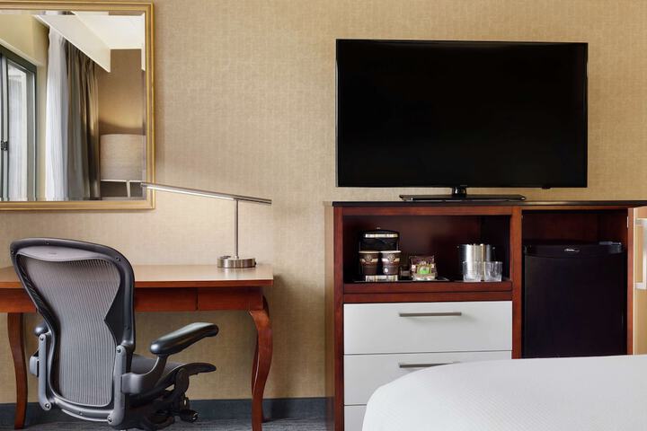 Room 16 of 32