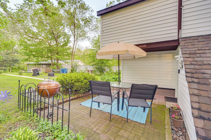 Lakefront Family Retreat w / Private Dock!