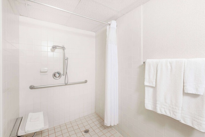 Room 10 of 24