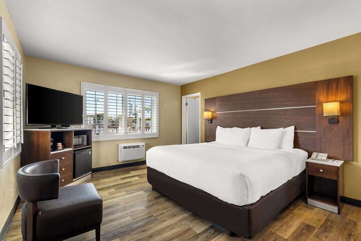 Room 21 of 30