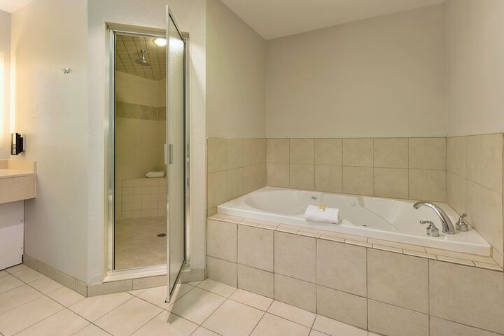 Holiday Inn Express & Suites Petoskey by IHG