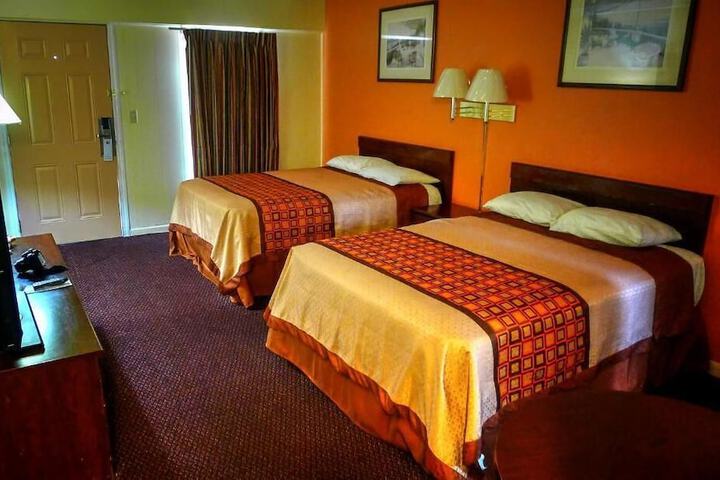 NASSAU HOLIDAY MOTEL