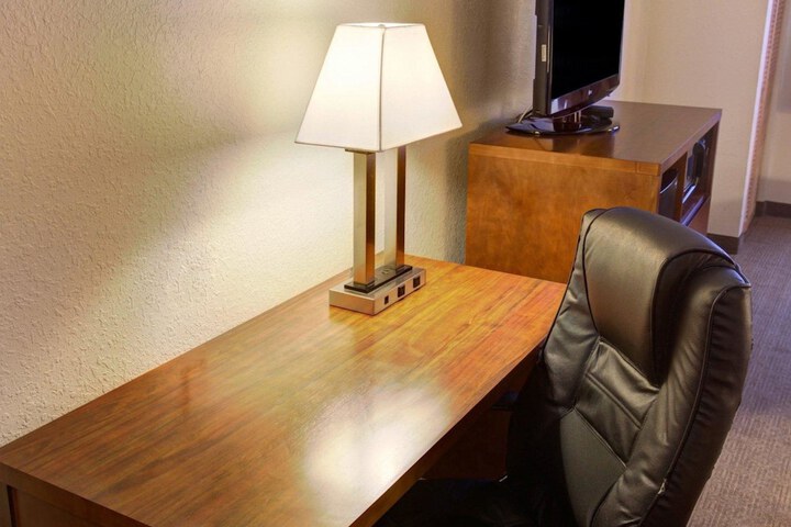 Room 8 of 16