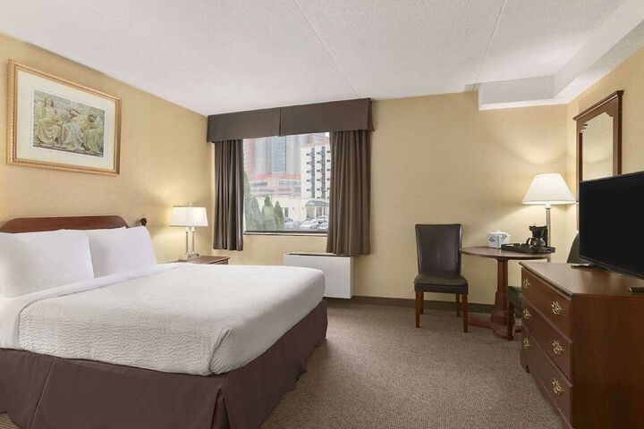 Room 22 of 32