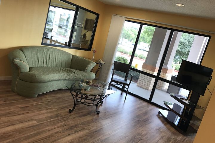Super 8 by Wyndham Slidell