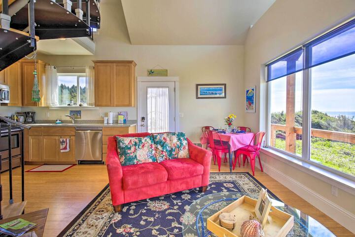 Oceanfront Cottage W / deck & Secluded Beach Access!