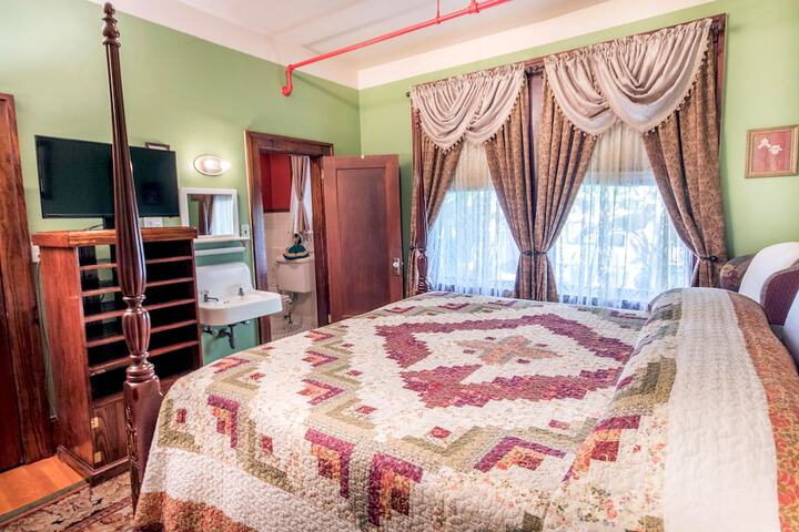 Room 65 of 77