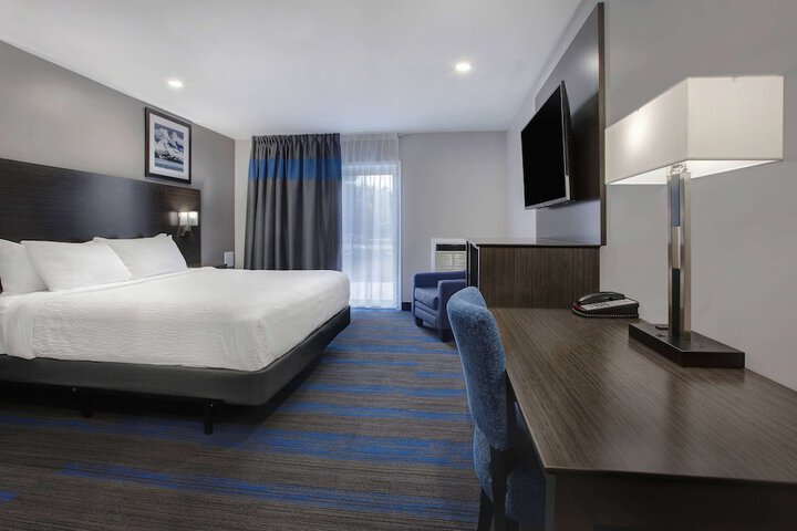 Room 11 of 38
