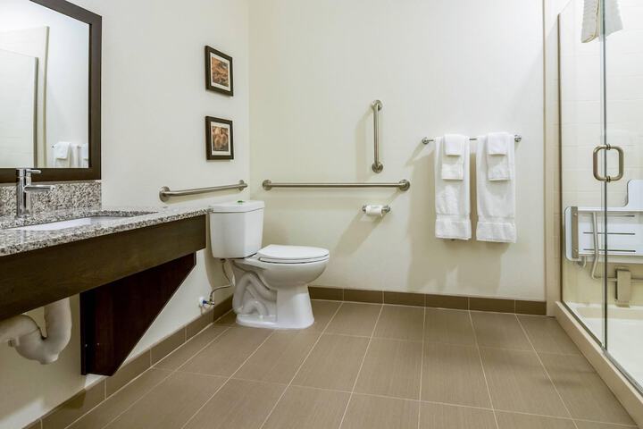 Comfort Suites Wooster near University Campus