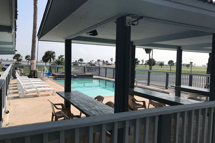 Pool 18 of 36