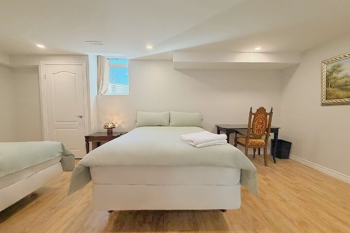 Cozy Rooms in Bright Walkout Suite - Newly Renovated 2026