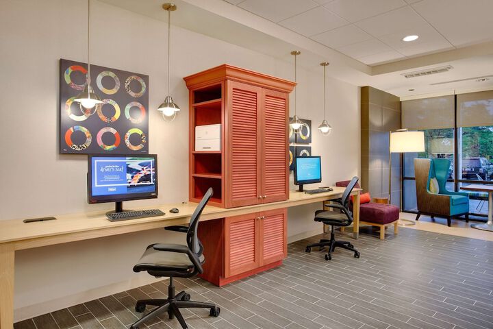 Business Center 26 of 26