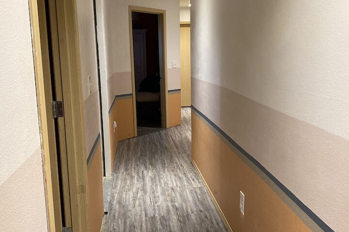 Ballroom/Hall 27 of 31