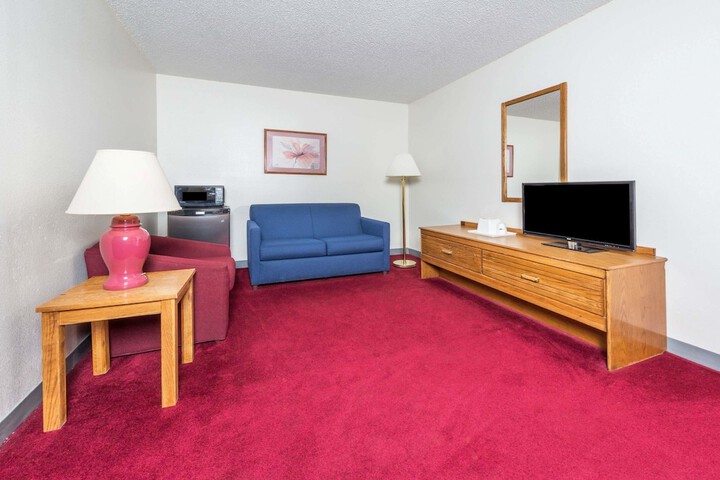 Super 8 by Wyndham Front Royal Near Shenandoah National Park