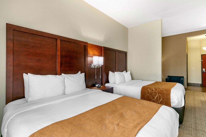 Comfort Suites Hopkinsville near Fort Campbell