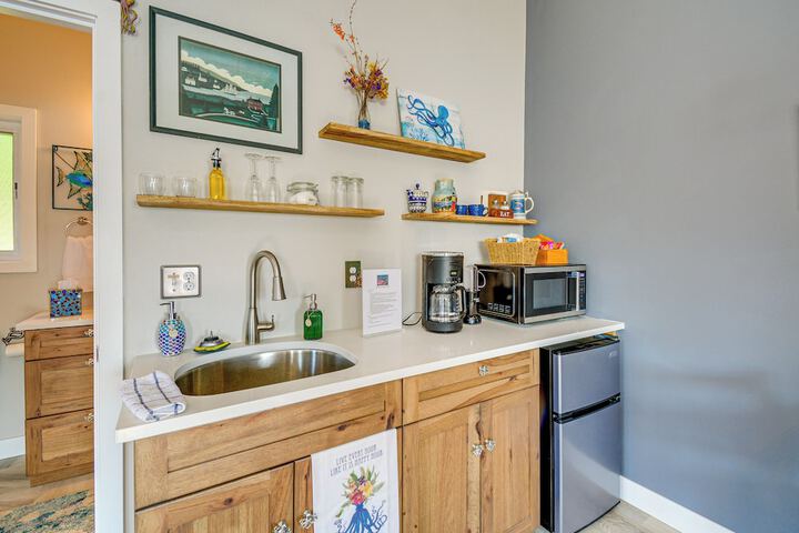 Bremerton Studio w / Bay View: Beach Access!