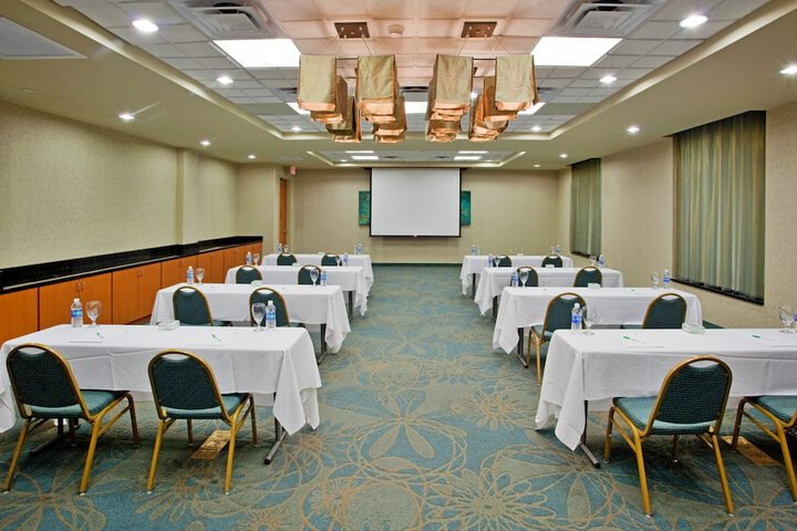 Holiday Inn Hotel & Suites Williamsburg-Historic Gateway by IHG