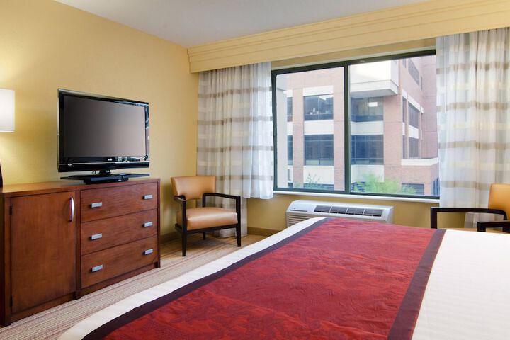 Room 13 of 27
