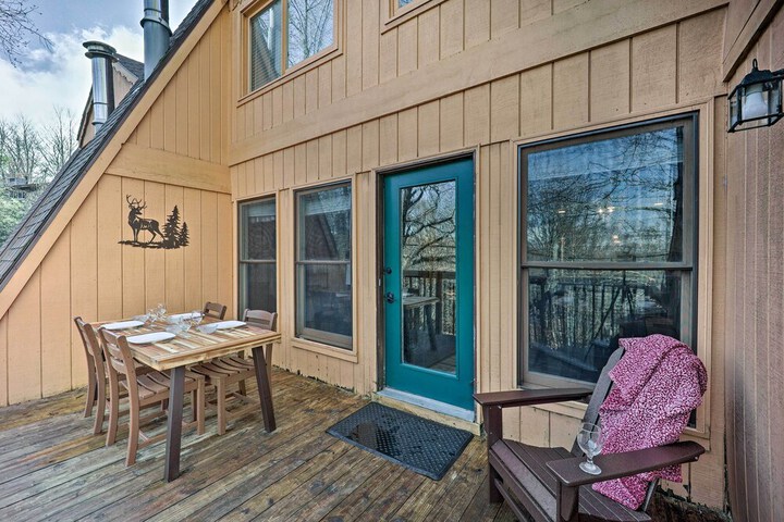 1 Mi to Skiing: Beech Mountain Condo w / Fireplace!