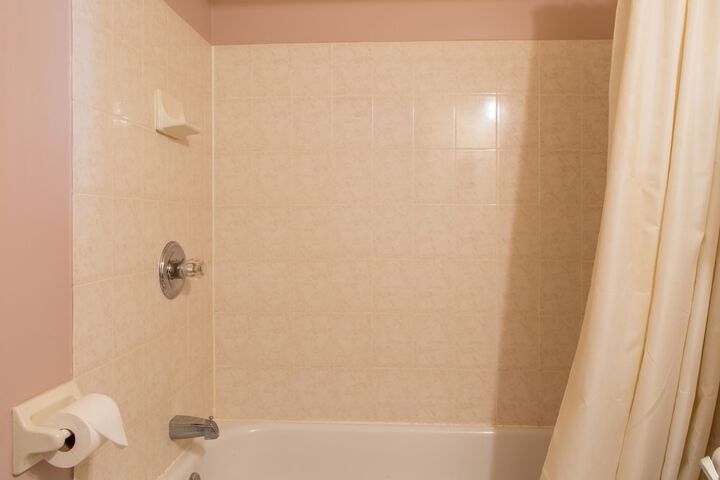 Room 12 of 33