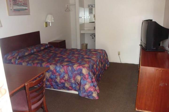 Room 7 of 18
