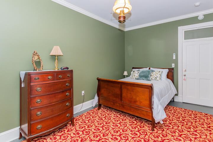 Room 35 of 93