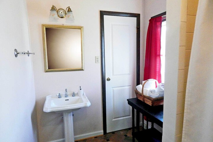 Room 14 of 99